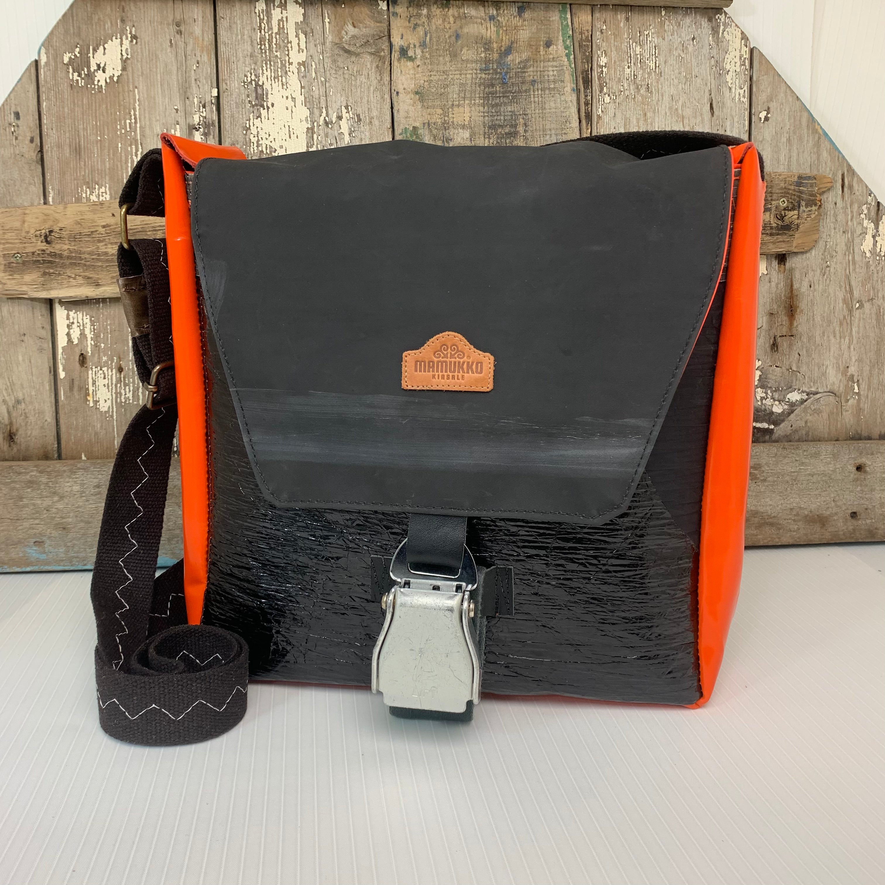 Hugo messenger top bag