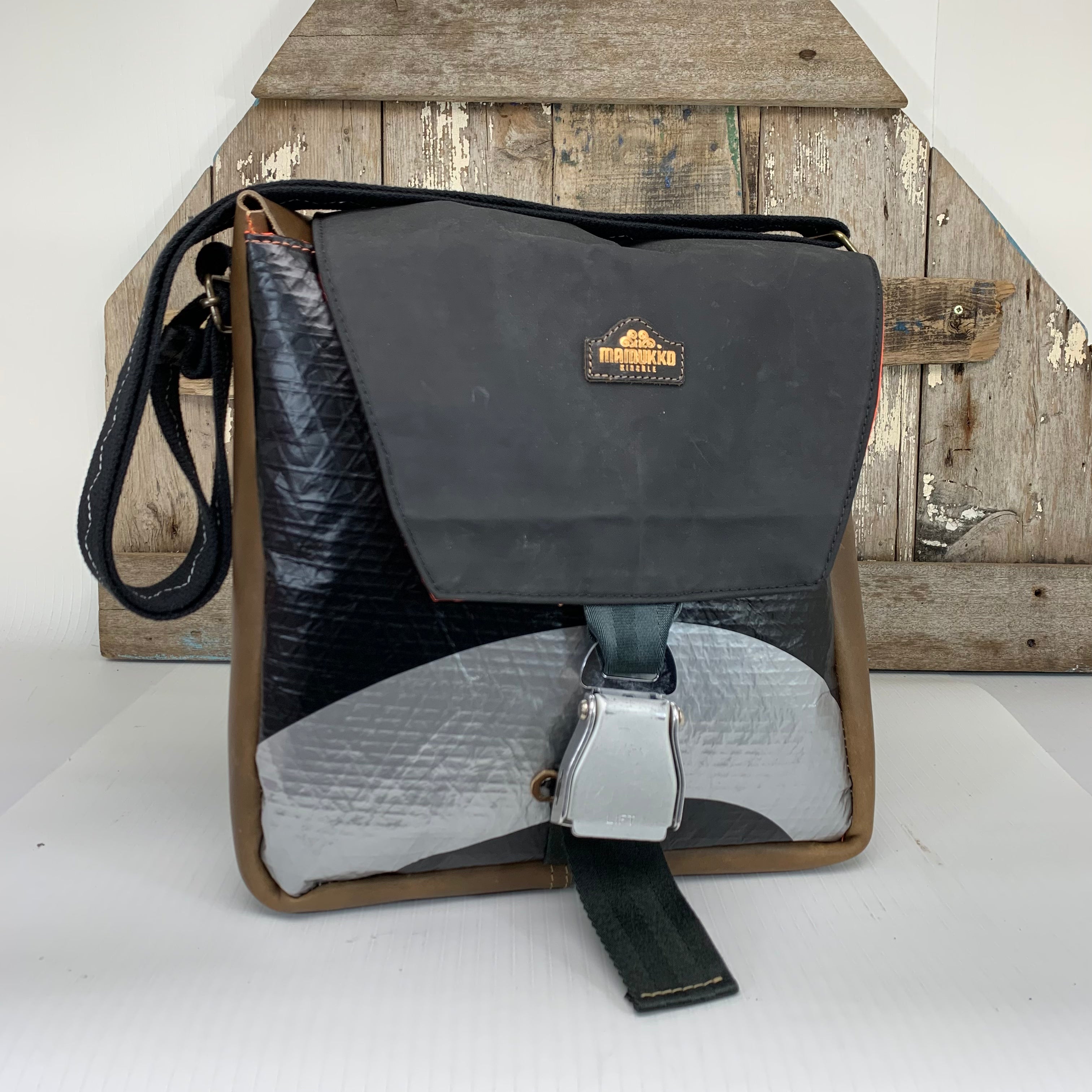 Hugo sale boss messenger
