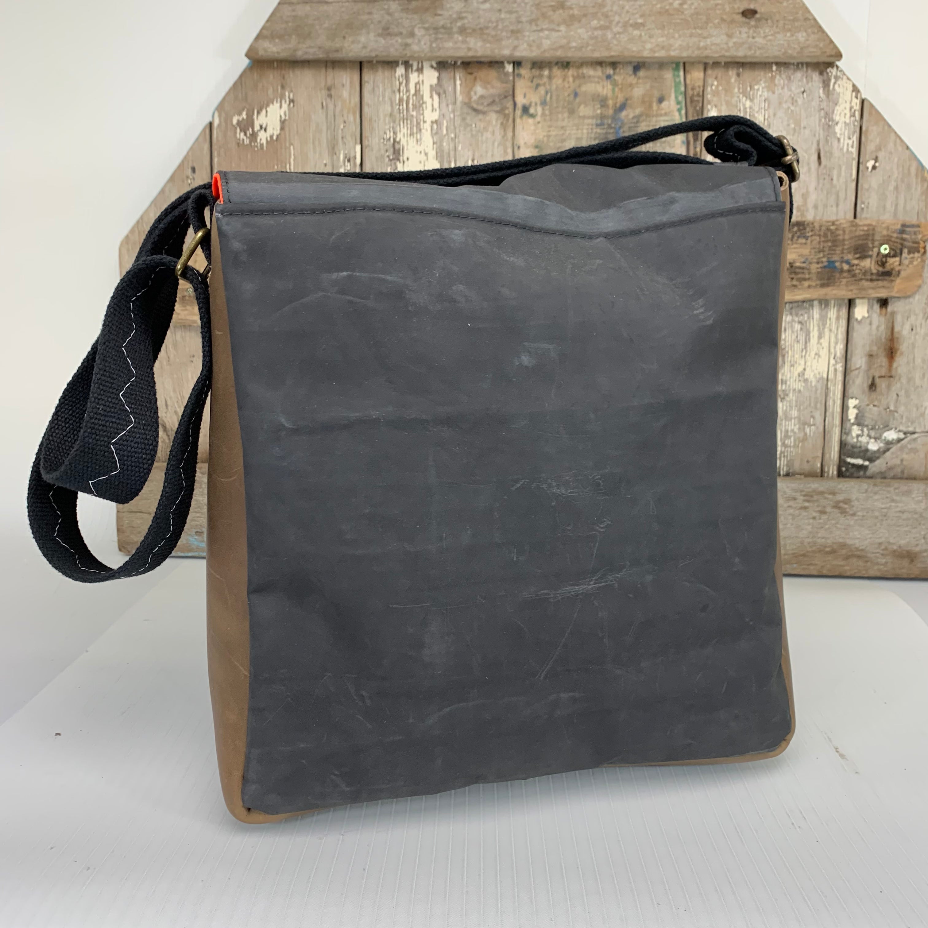 Hugo online boss messenger